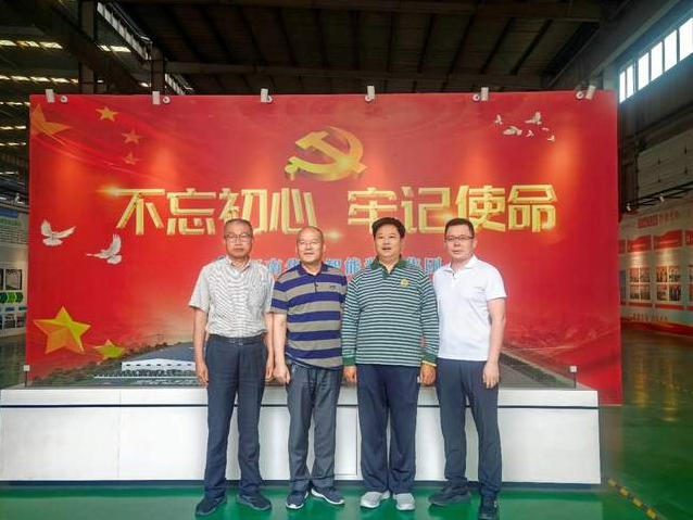 中國農(nóng)業(yè)產(chǎn)業(yè)化龍頭企業(yè)協(xié)會(huì)油料產(chǎn)業(yè)分會(huì)會(huì)長相海一行調(diào)研華泰智能裝備集團(tuán)