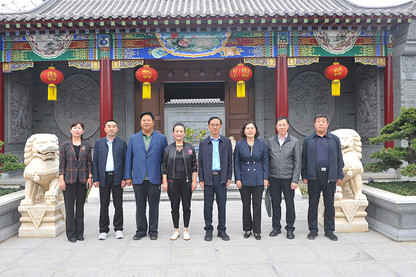 漯河市人大常委會考察組領(lǐng)導(dǎo)蒞臨華泰集團調(diào)研