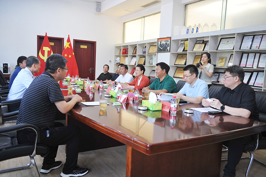 省人大財(cái)經(jīng)委員會主任委員劉荃一行蒞臨華泰智能裝備集團(tuán)調(diào)研